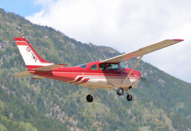 Cessna Centurion (C-FTWC)