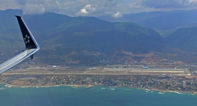 Boeing 737-700 (HP-1728CMP) - Caracas airport seen during climbout from Rwy 10.