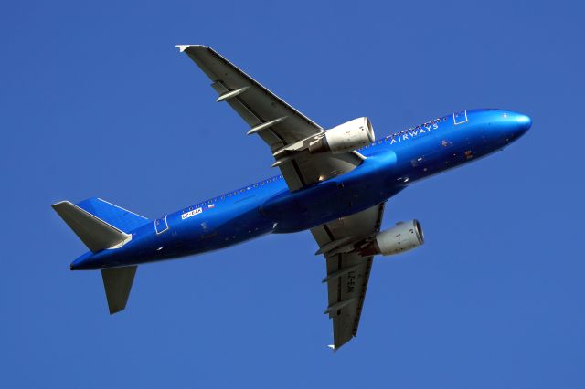 Airbus A320 (LZ-EAK) - short after take off at DUS/EDDL at 17th july 2025