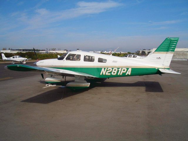 Piper Cherokee (N281PA)