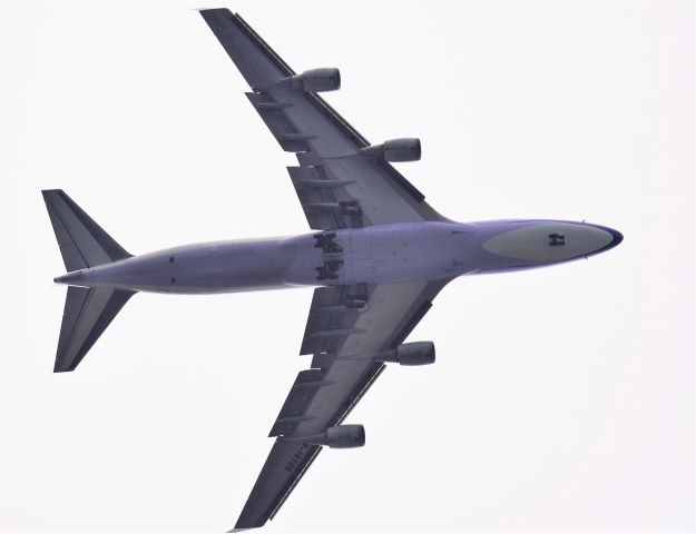 Boeing 747-400 (B-18706) - CAL5254 on final approach to DFW runway 17C as she flew directly over my home.