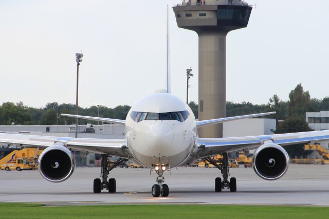 BOEING 767-300 (P4-MES)