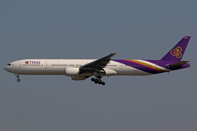 Boeing 777-200 (HS-TKA)