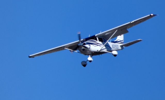 Cessna Skylane (N22593) - On final is this 2007 Cessna 182T Skylane in the Winter of 2019. Aircraft configured for the State of North Carolina Department of Enviroment, Home and Natural Resources.