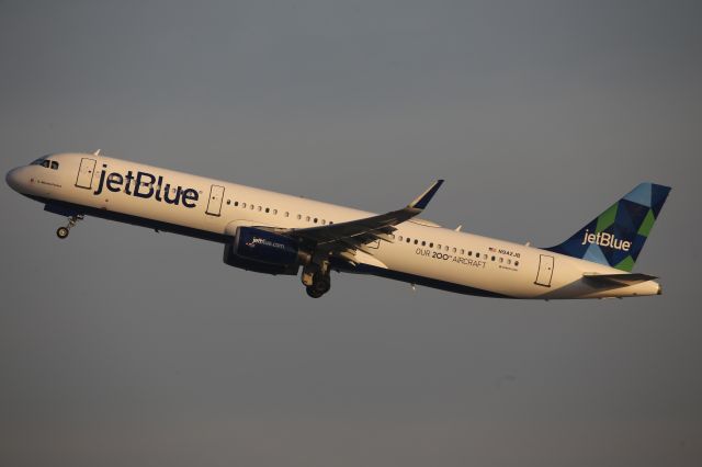 Airbus A321 (N942JB) - 200TH AIRCRAFT