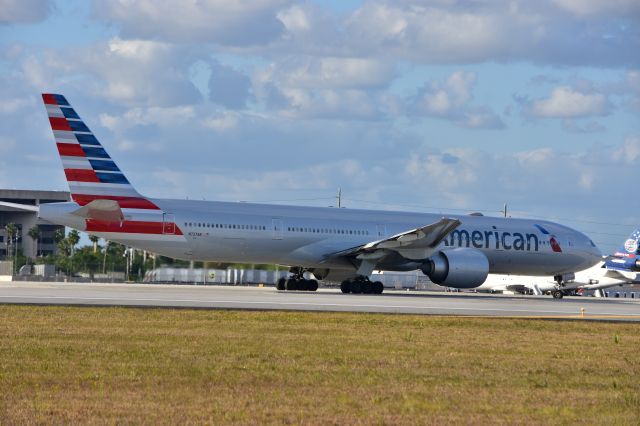 Boeing 777-200 (N727AN)