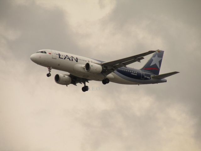 Airbus A320 (CC-BAR)