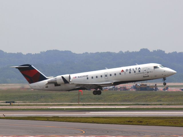 Canadair Regional Jet CRJ-200 (N459SW) - Departing 20R on 5/19/2013