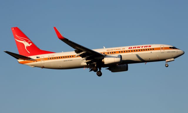 Boeing 737-800 (VH-XZP) - Retro Roo 1 Short Final to Rwy 16R.Popular Livery with 747-200B Introduction.Also DC-4 and 707-338.The Winged Kangaroo.How nice would this Livery look on one of the next batch of Four 787-9's!!