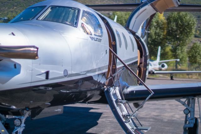 Pilatus PC-12 (N711SR) - Pilatus PC12 NG loading up in Aspen CO 