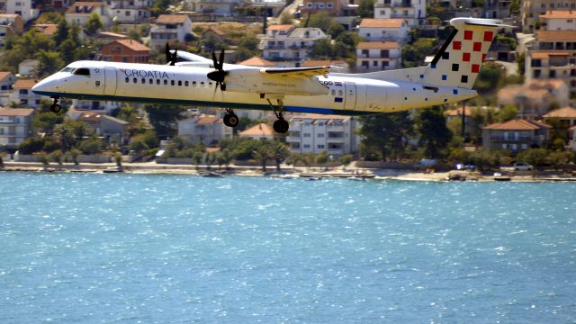 de Havilland Dash 8-100 (9A-CQD)