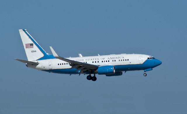 Boeing 737-700 (01-0041)