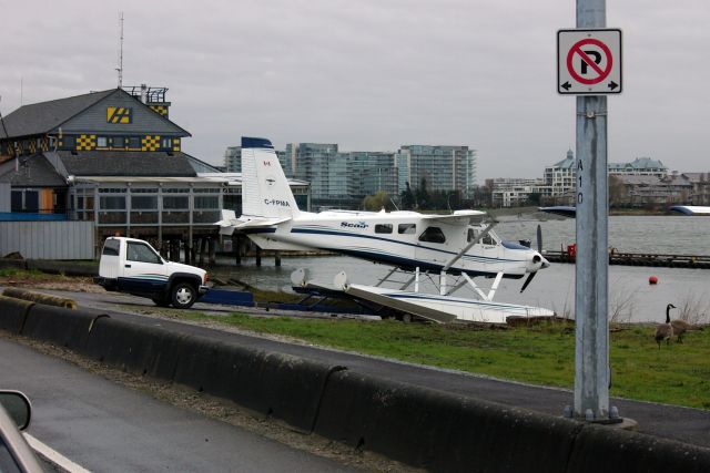 Pilatus PC-12 (C-FPMA) - Pushed into position for departure