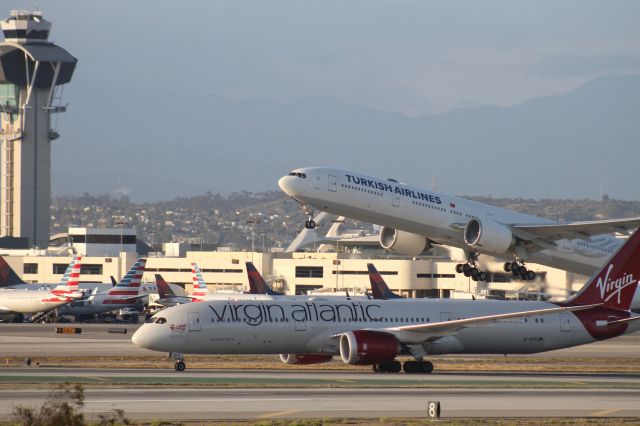 Boeing 787-9 Dreamliner (G-VYUM) - Featuring Turkish Airlines oft Istanbul 