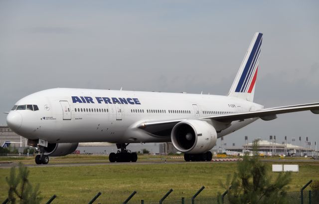 Boeing 777-200 (F-GSPK) - Spotting Point in PARIS CDG