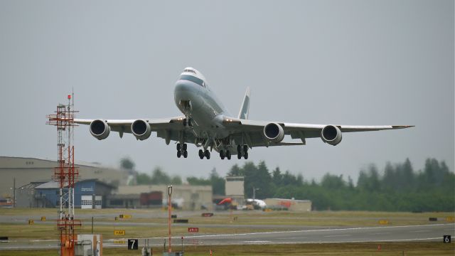 BOEING 747-8 (B-LJC) - BOE553 climbs from runway 34L beginning its first flight on 6/23/13. (LN:1433 cn 39240).