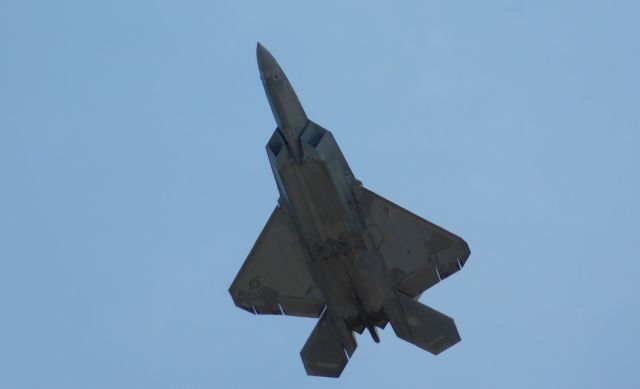 Lockheed F-22 Raptor —