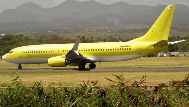 Boeing 737-800 (N748MA)