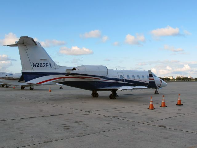 Learjet 60 (N262FX) - A fast and powerful Lear Jet.