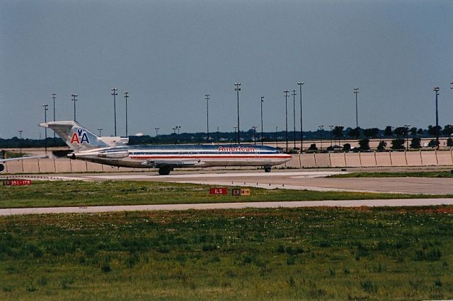 BOEING 727-200 (N591AA) - American Airlines B-727 departing KDFW