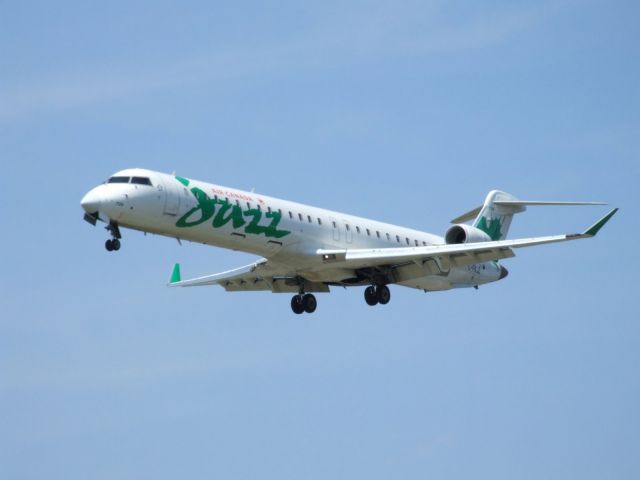 Canadair Regional Jet CRJ-700 (C-FKJZ)