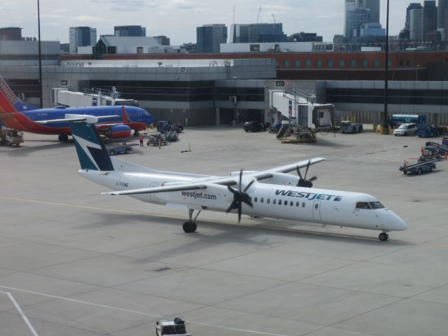 de Havilland Dash 8-400 (C-FKWE)