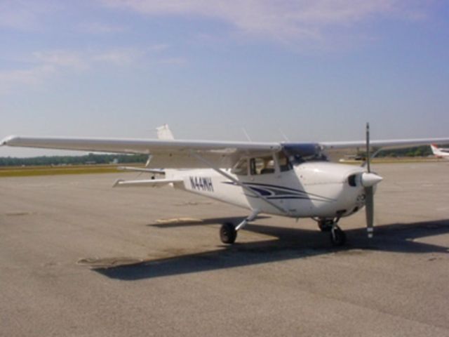 Cessna Skyhawk (N44WH)