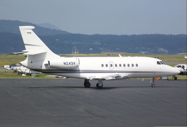 Dassault Falcon 2000 (N243V)