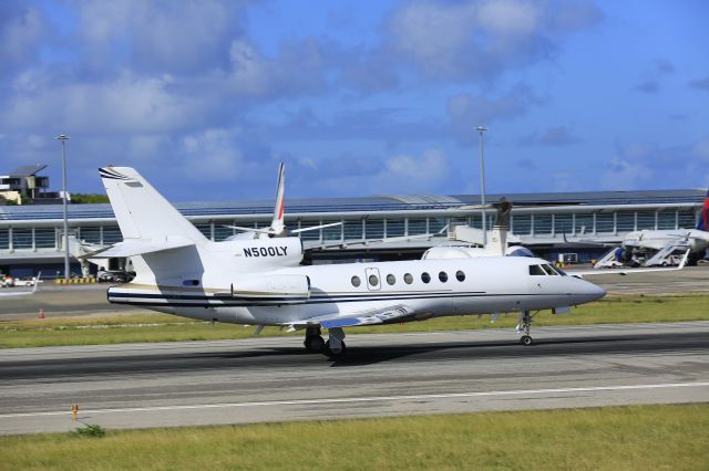 Dassault Falcon 50 (N500LY) - N500LY departing TNCM