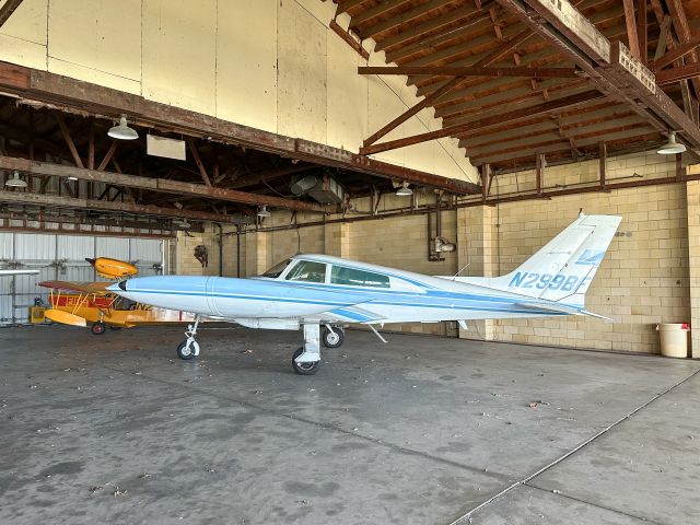 Cessna 310 (N299BF) - One of the best looking piston twins. 09-NOV-2022.