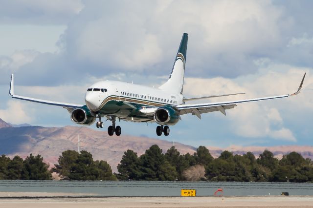 Boeing 737-700 (N260DV)