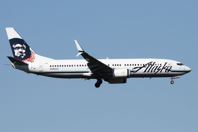 Boeing 737-800 (N586AS)
