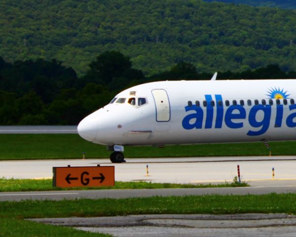 McDonnell Douglas MD-83 (N860GA)