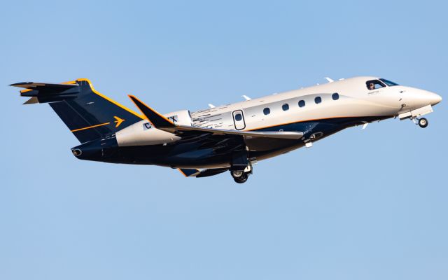 Embraer Legacy 450 (C-FSYX)