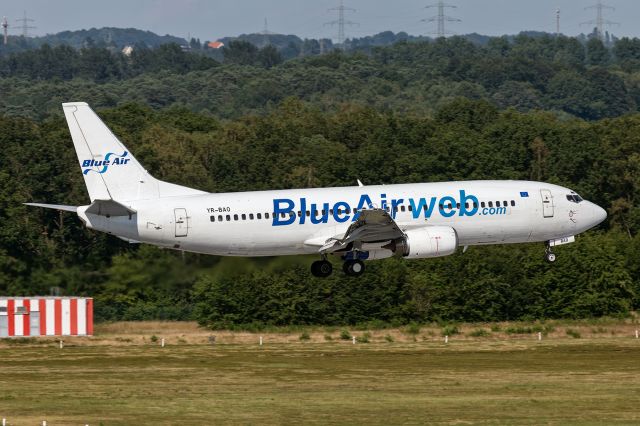 BOEING 737-400 (YR-BAO)