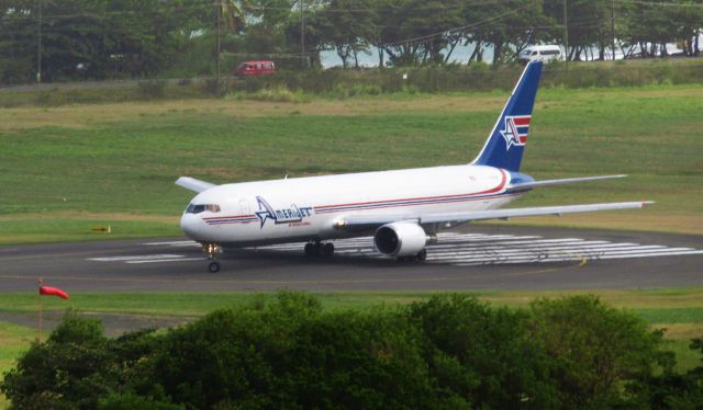 BOEING 767-300 (N319CM)