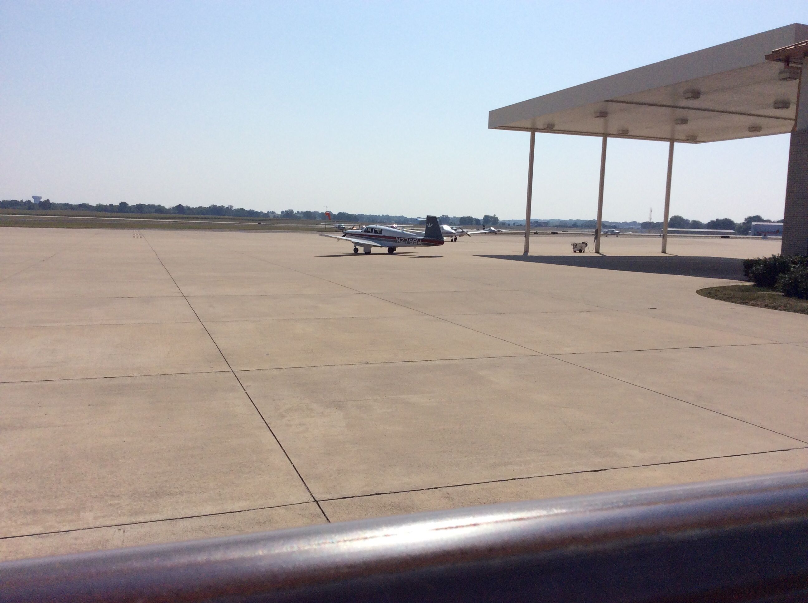 Mooney M-20 (N2798W) - Refueling stop