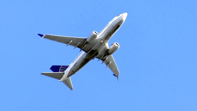 Boeing 737-700 (N24702)