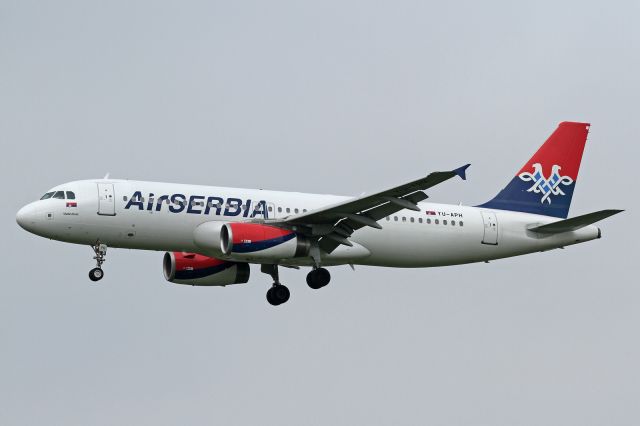 Airbus A320 (YU-APH)