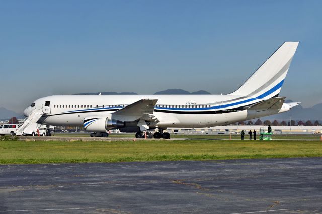 BOEING 767-200 (N767MW)