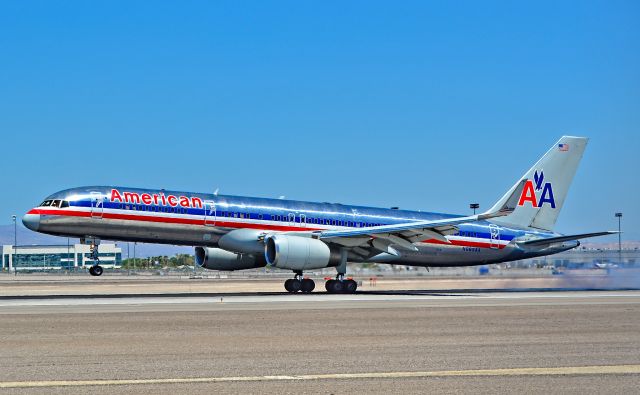 Boeing 757-200 (N665AA) - N665AA American Airlines  1992 Boeing 757-223 C/N 25299 - Las Vegas - McCarran International Airport (LAS / KLAS)br /USA - Nevada August 8, 2014br /Photo: Tomás Del Coro