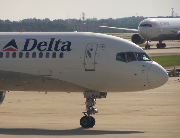 Boeing 757-200 —