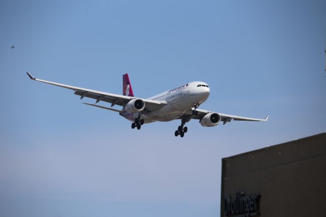 Airbus A330-200 (N396HA)
