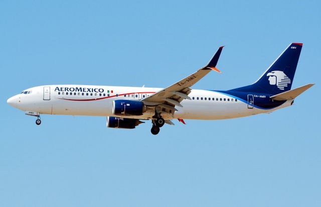 Boeing 737-800 (XA-AMV)