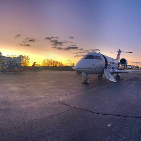 Canadair Challenger (N100AC) - Dawn Patrol 