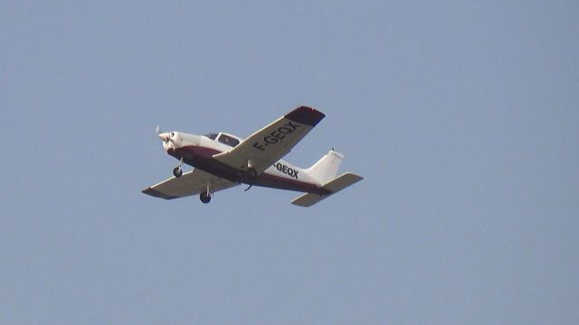 Piper Cherokee (F-GEQX)