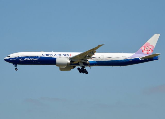 BOEING 777-300 (B-18007)