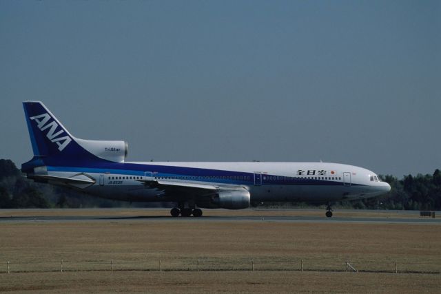Lockheed L-1011 TriStar (JA8508) - Departure at Narita Intl Airport Rwy16 on 1990/02/21