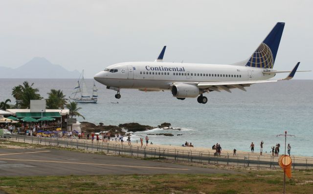 Boeing 737-700 (N25705)
