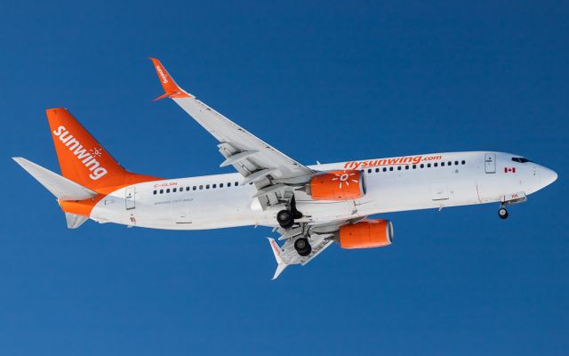 Boeing 737-800 (C-GLRN)